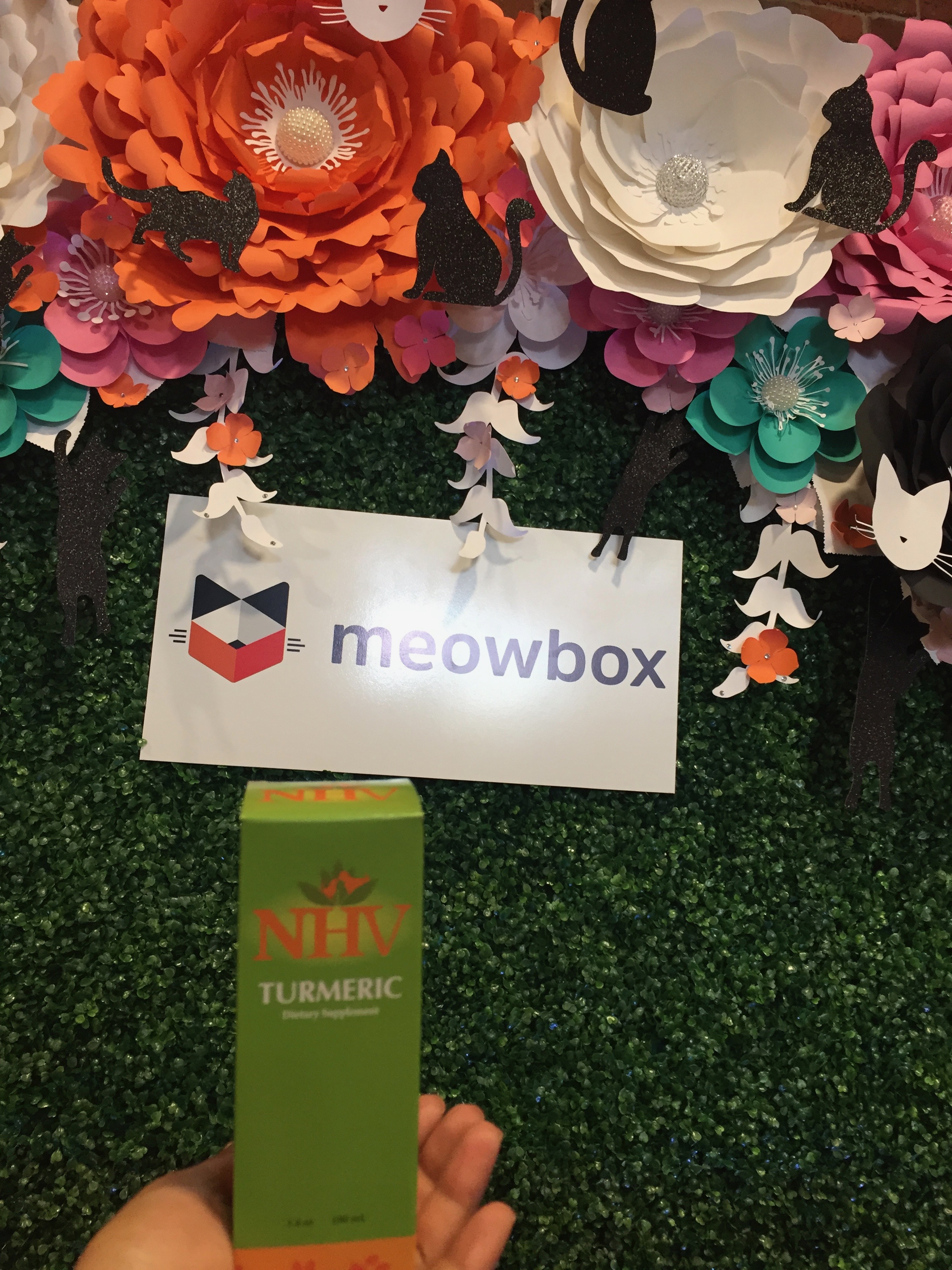 Meowbox with NHV supplements