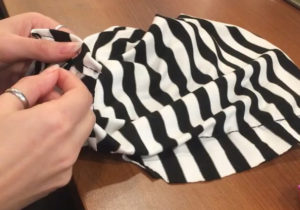 Sewing black and white striped pet shirt
