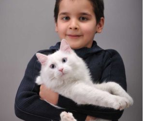 benefits-of-having-a-cat-as-aid-for-children-with-autism