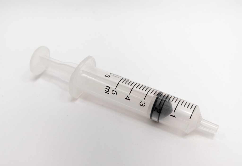 how-to-force-feed-your-pet-syringe